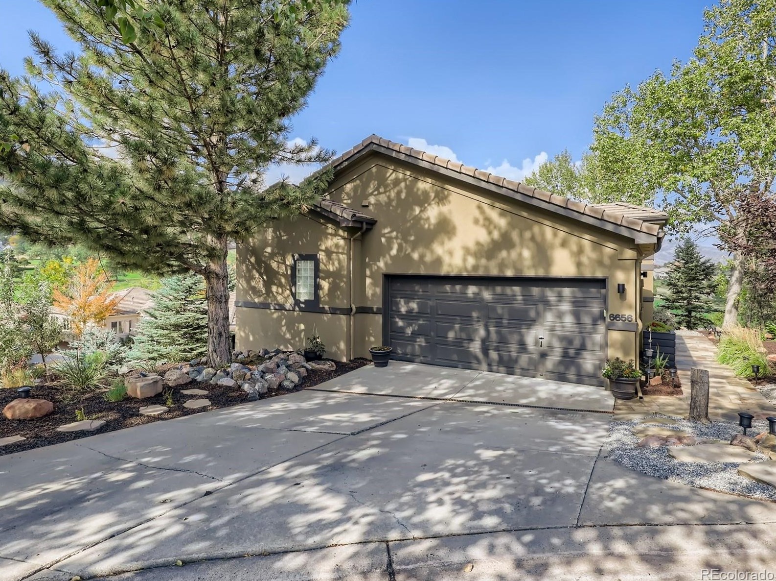 6656 Bright Water Trl, Littleton CO 80125-8305 exterior