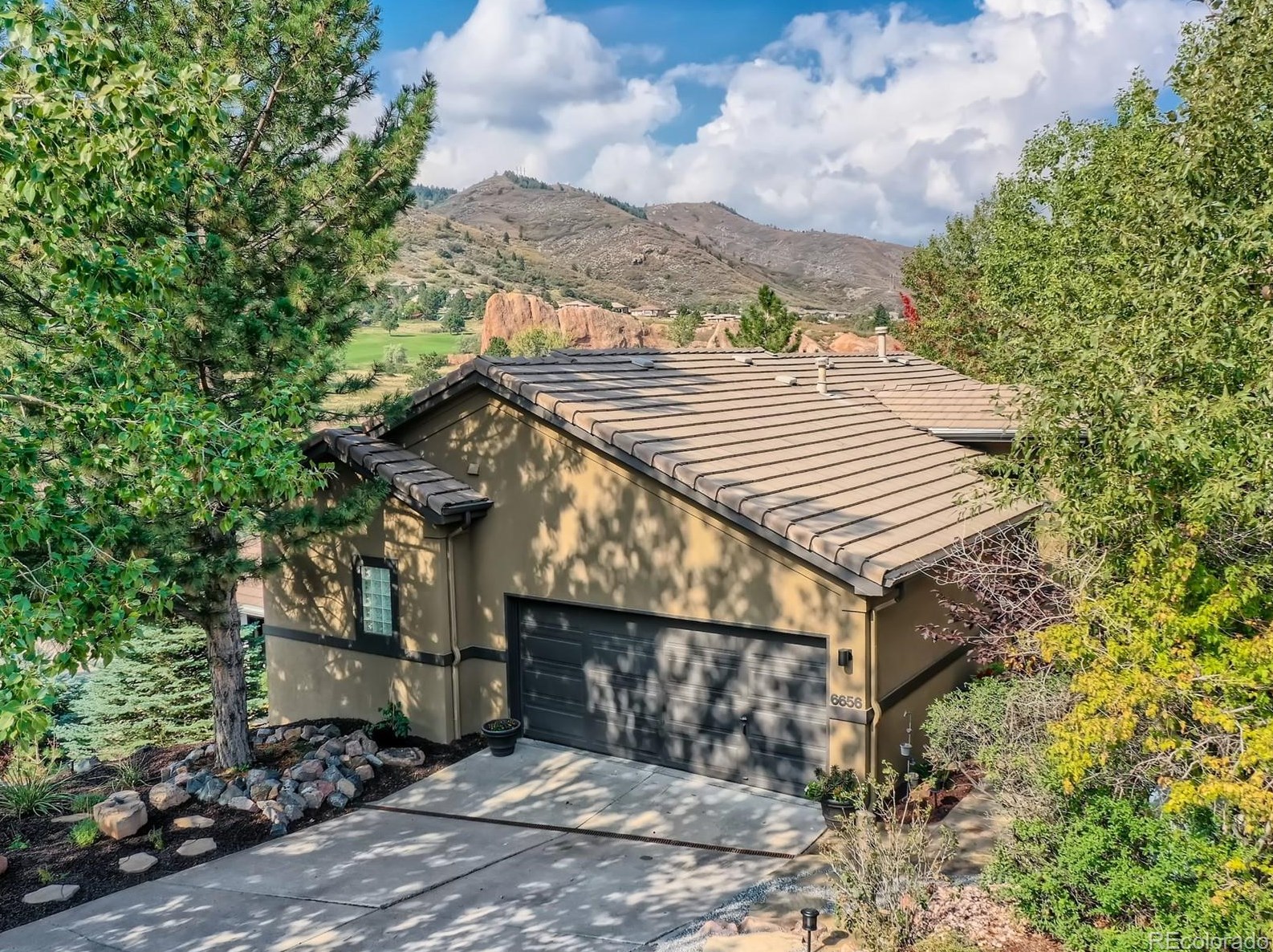 6656 Bright Water Trl, Littleton CO 80125-8305 exterior