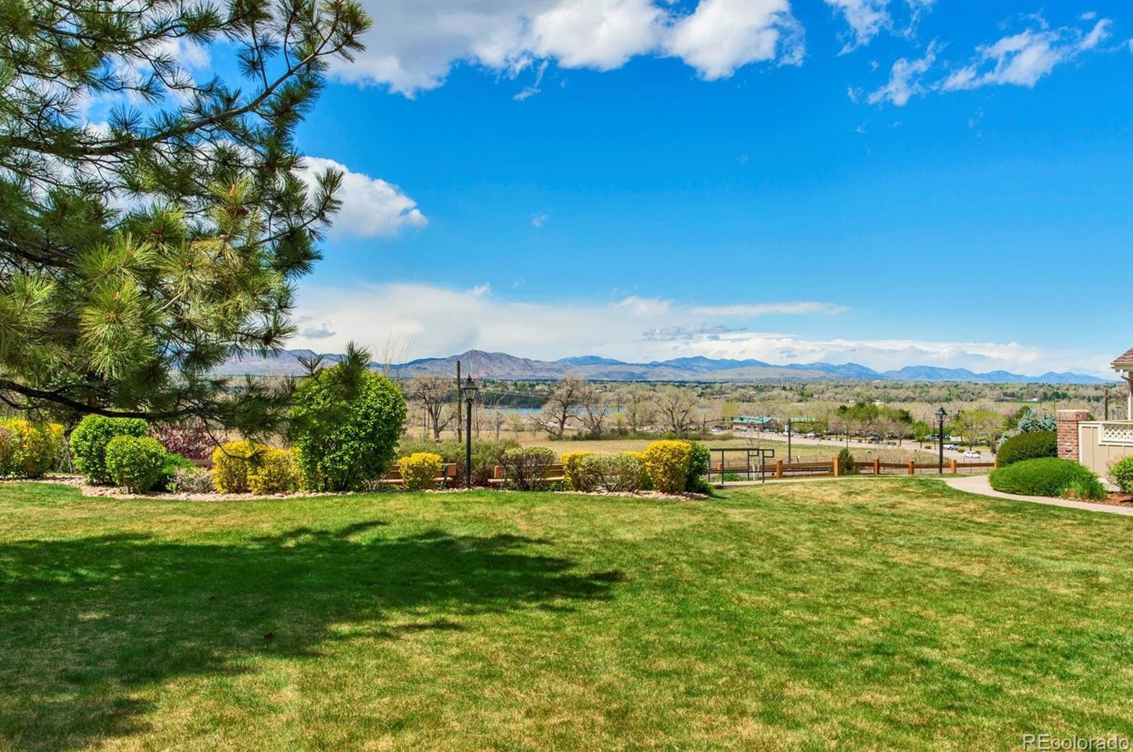 2878 Long Cir, Littleton CO 80120-4365 exterior