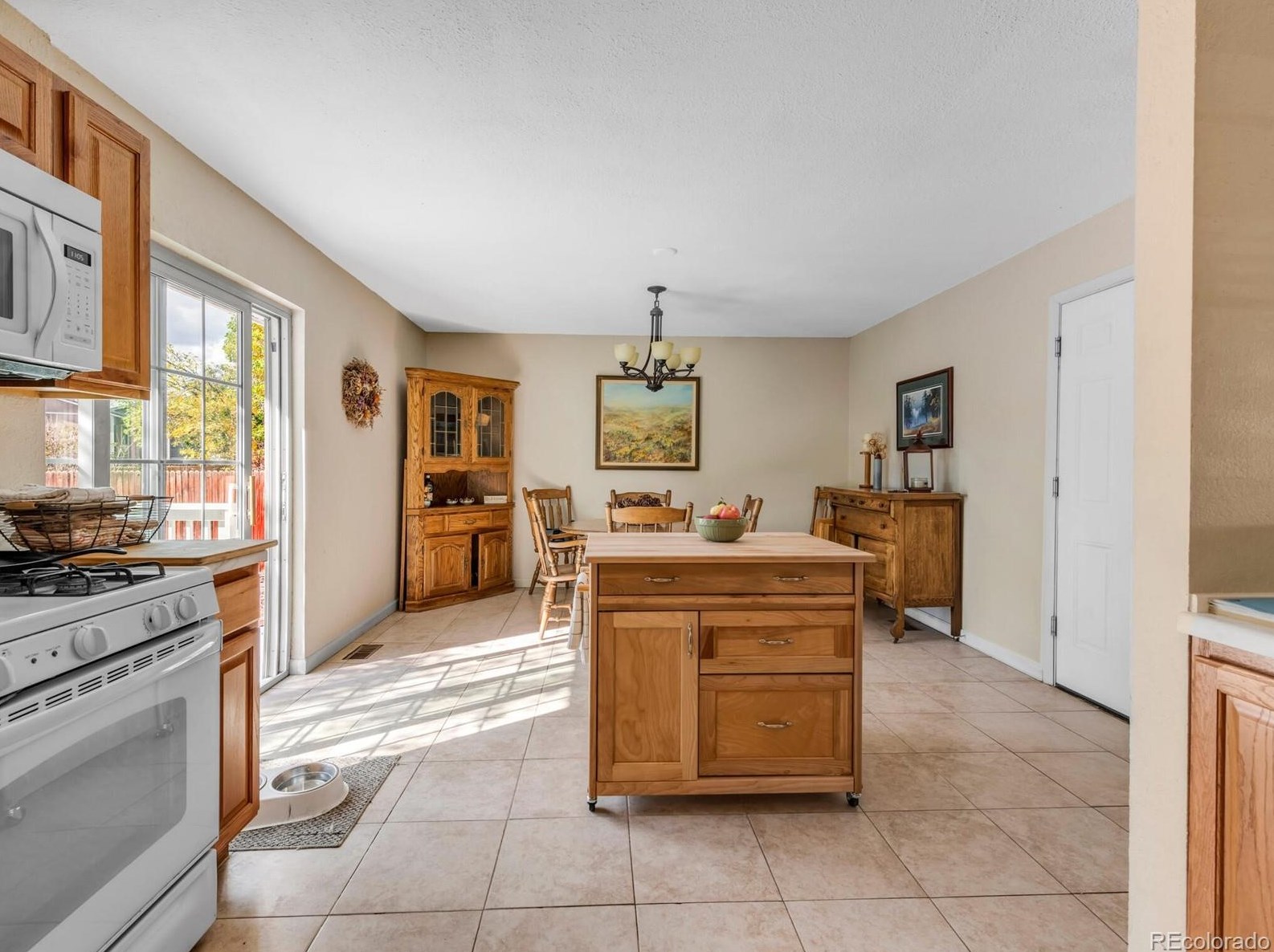 8720 Dover Cir, Arvada CO  80005-1549 exterior
