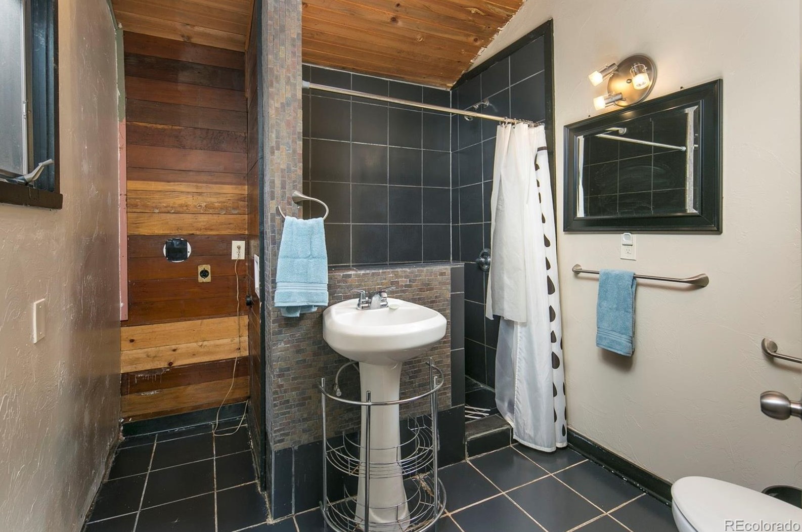 2197 Beaver Crk Rd, Arvada CO  80422-4562 exterior