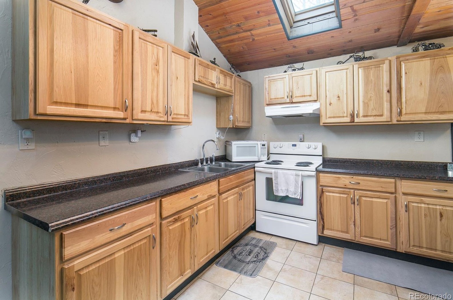 2197 Beaver Crk Rd, Arvada CO  80422-4562 exterior