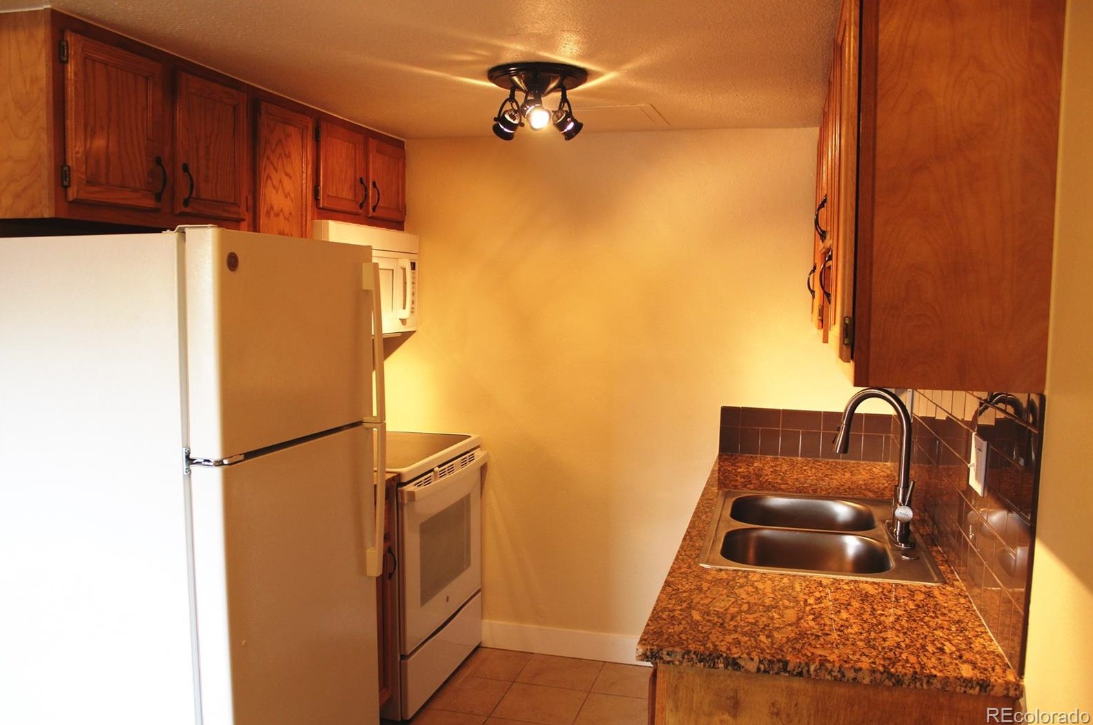 800 W Belleview Ave #102, Englewood, CO 80110