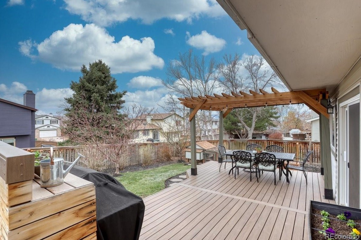 1002 Chimney Rock Rd, Littleton CO 80126-2552 exterior