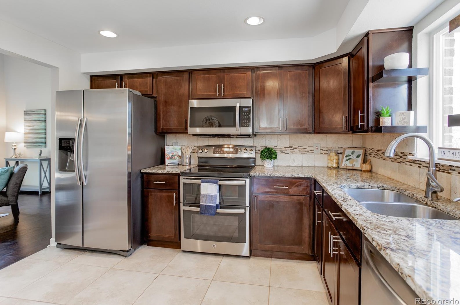 7515 Devinney Ct, Arvada CO  80005-2869 exterior