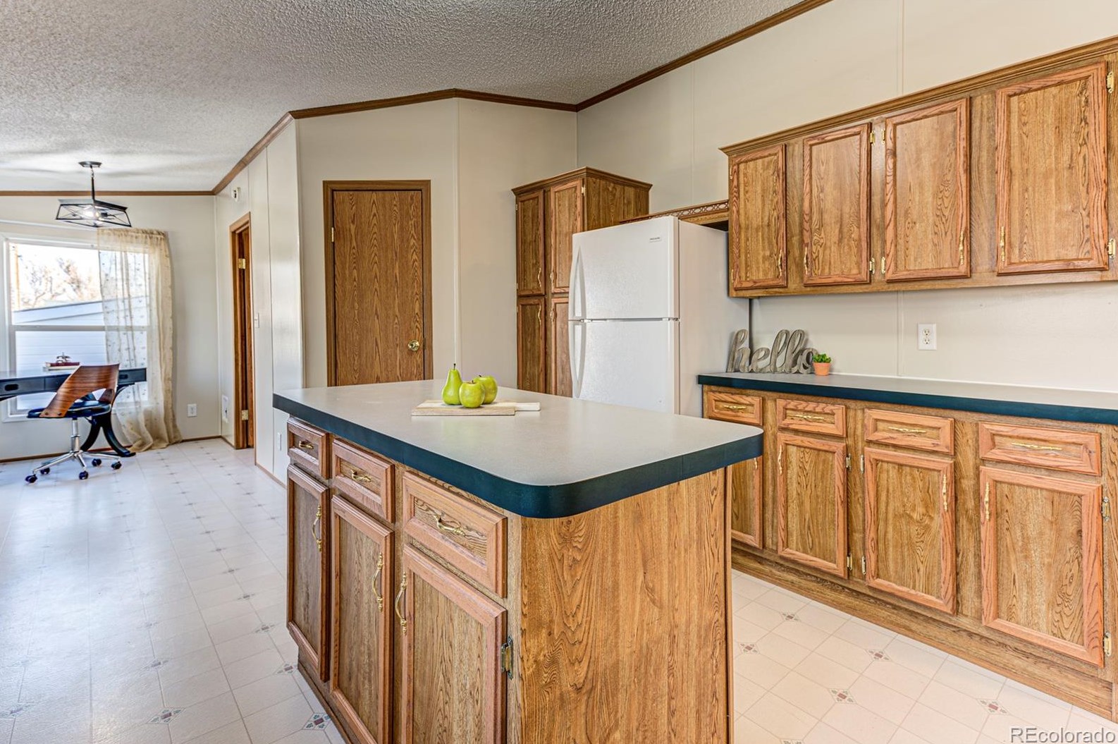 570 1st St, Bennett CO 80102-8604 exterior