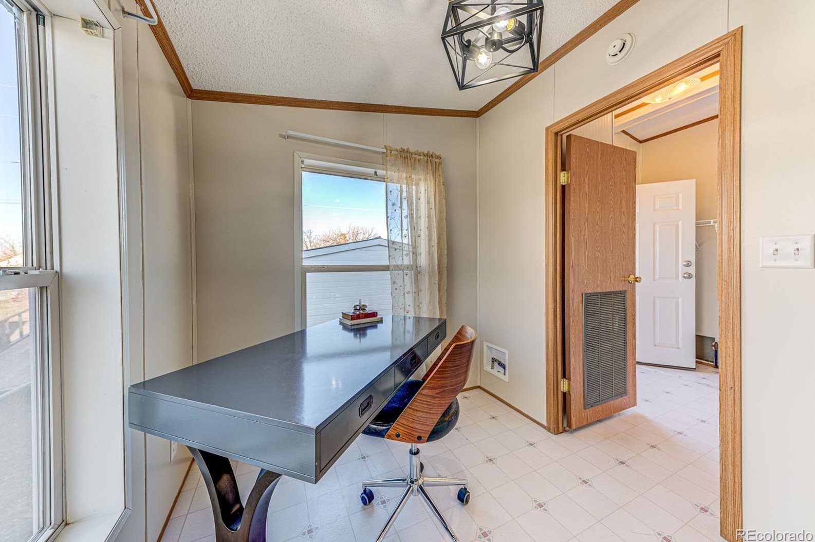 570 1st St, Bennett CO 80102-8604 exterior