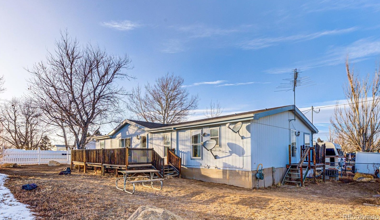 570 1st St, Bennett CO 80102-8604 exterior