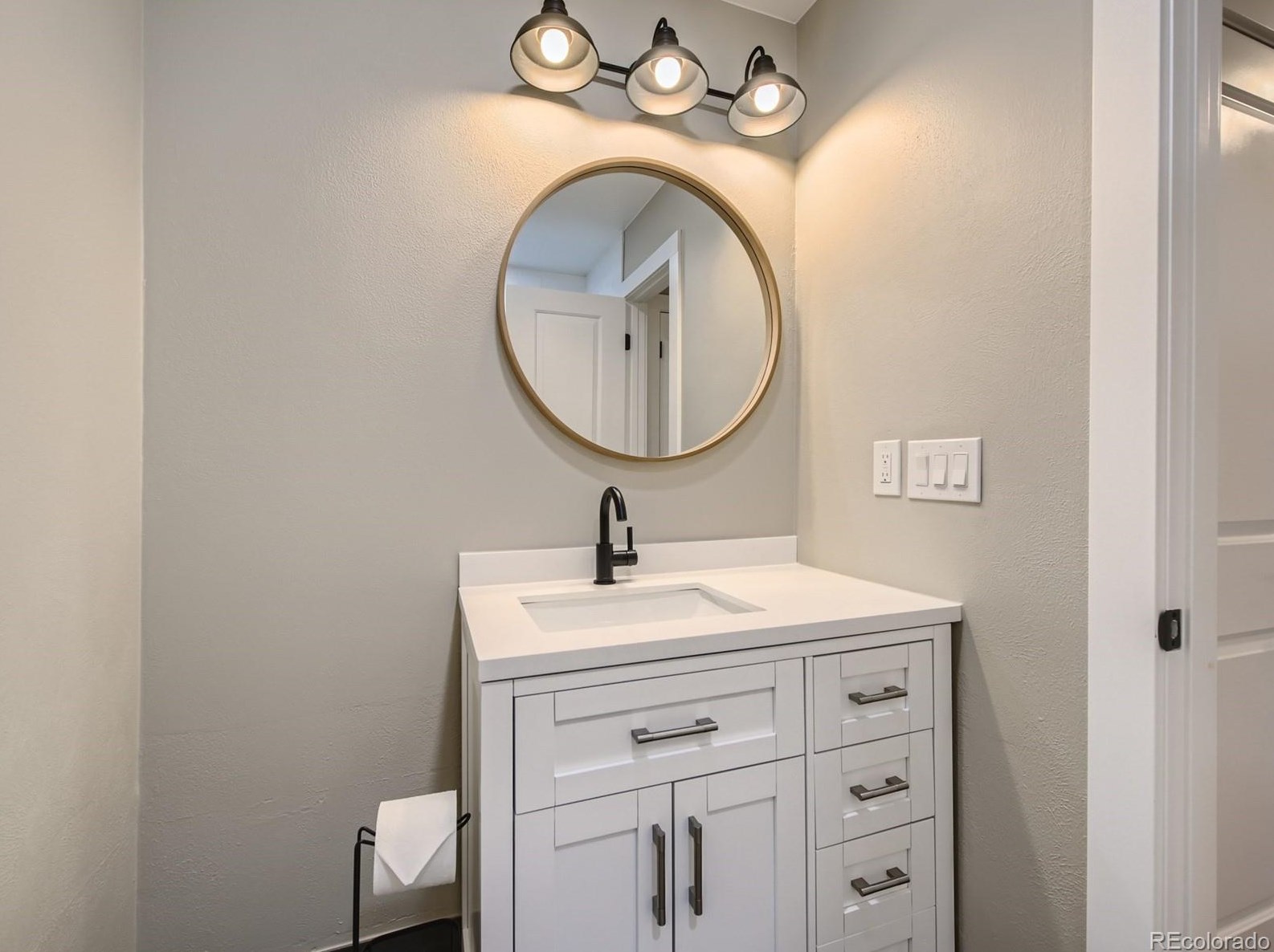 1115 Hinsdale Dr, Littleton CO  80120-4141 exterior