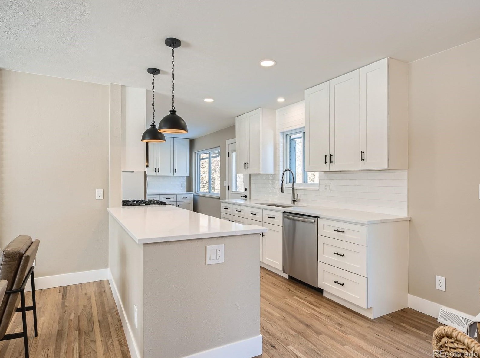 1115 Hinsdale Dr, Littleton CO  80120-4141 exterior