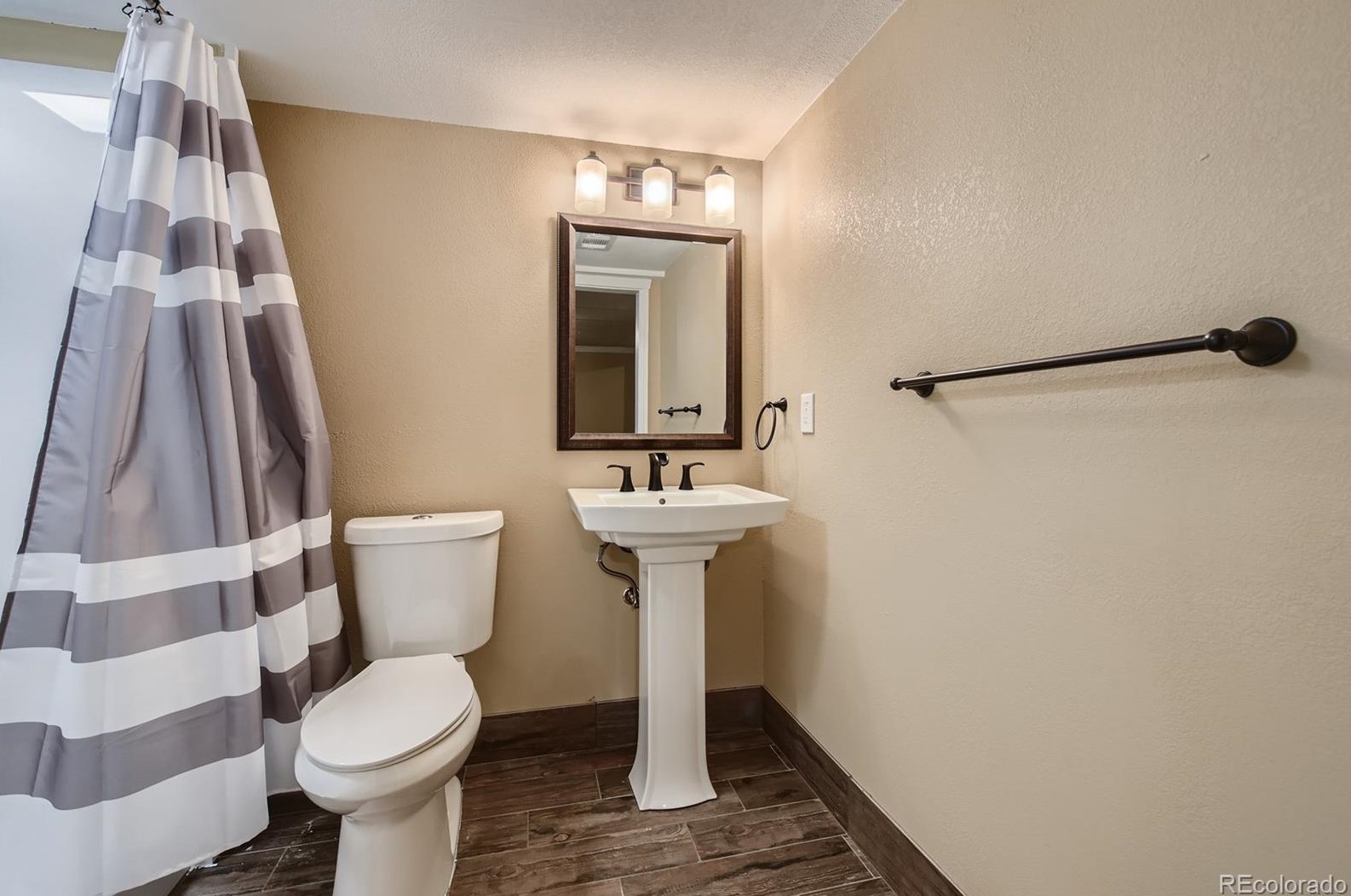 20 Abernathy Ct, Littleton CO  80130-3910 exterior