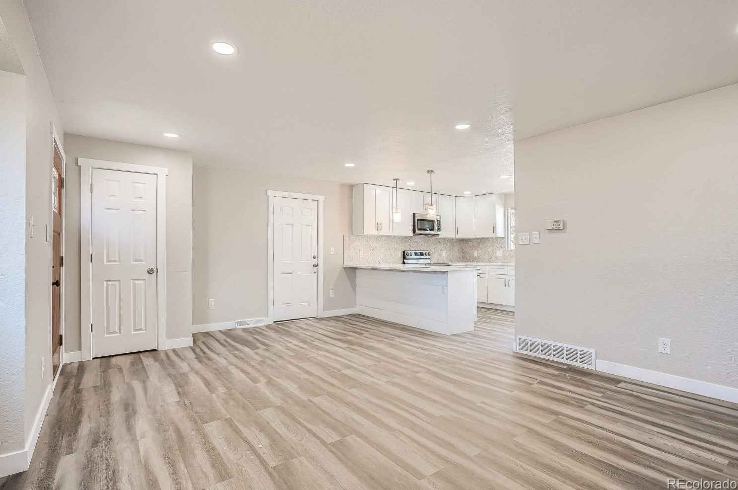 5992 Adams Dr, Littleton CO  80121-3004 exterior