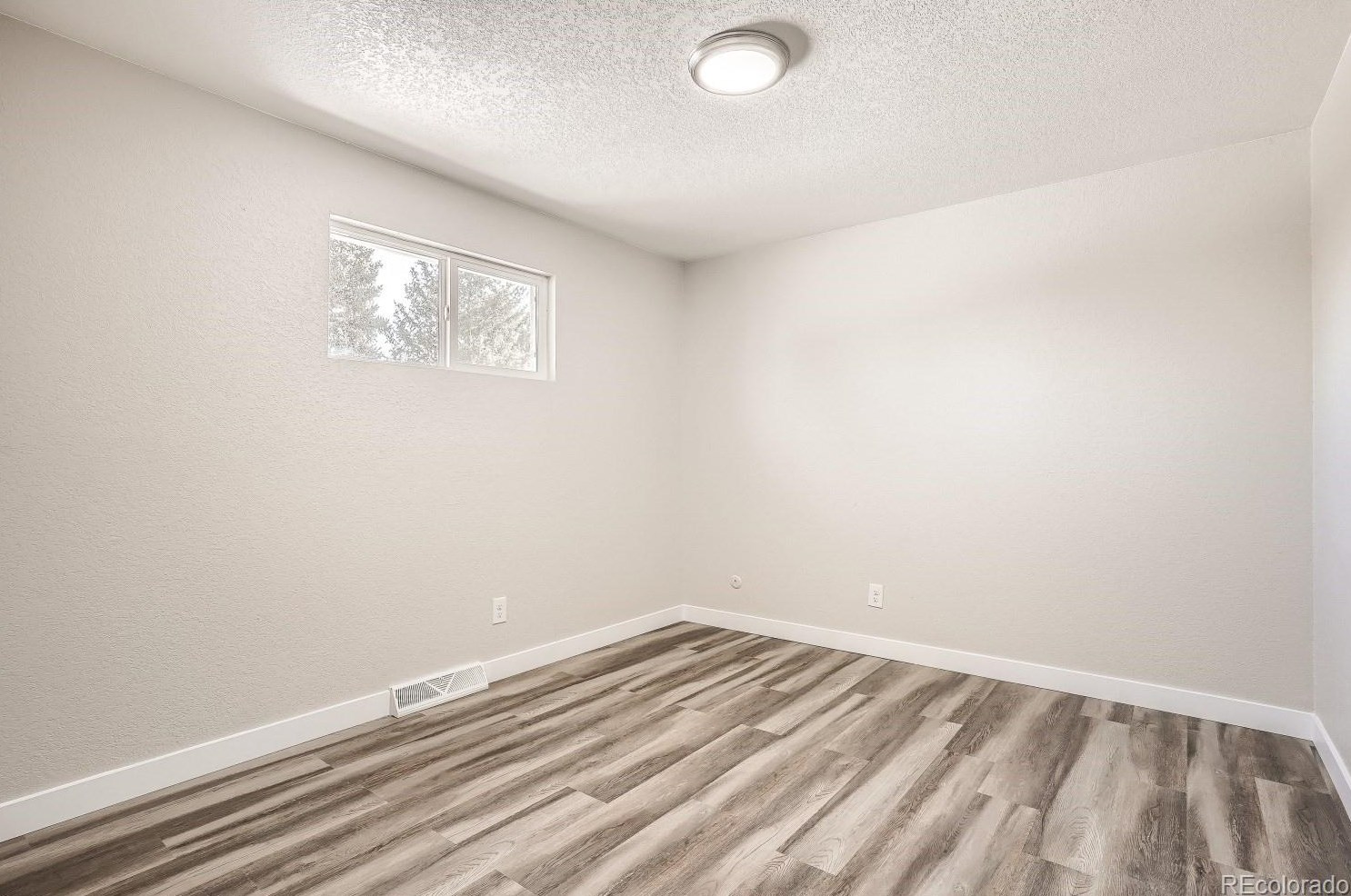 5992 Adams Dr, Littleton CO  80121-3004 exterior