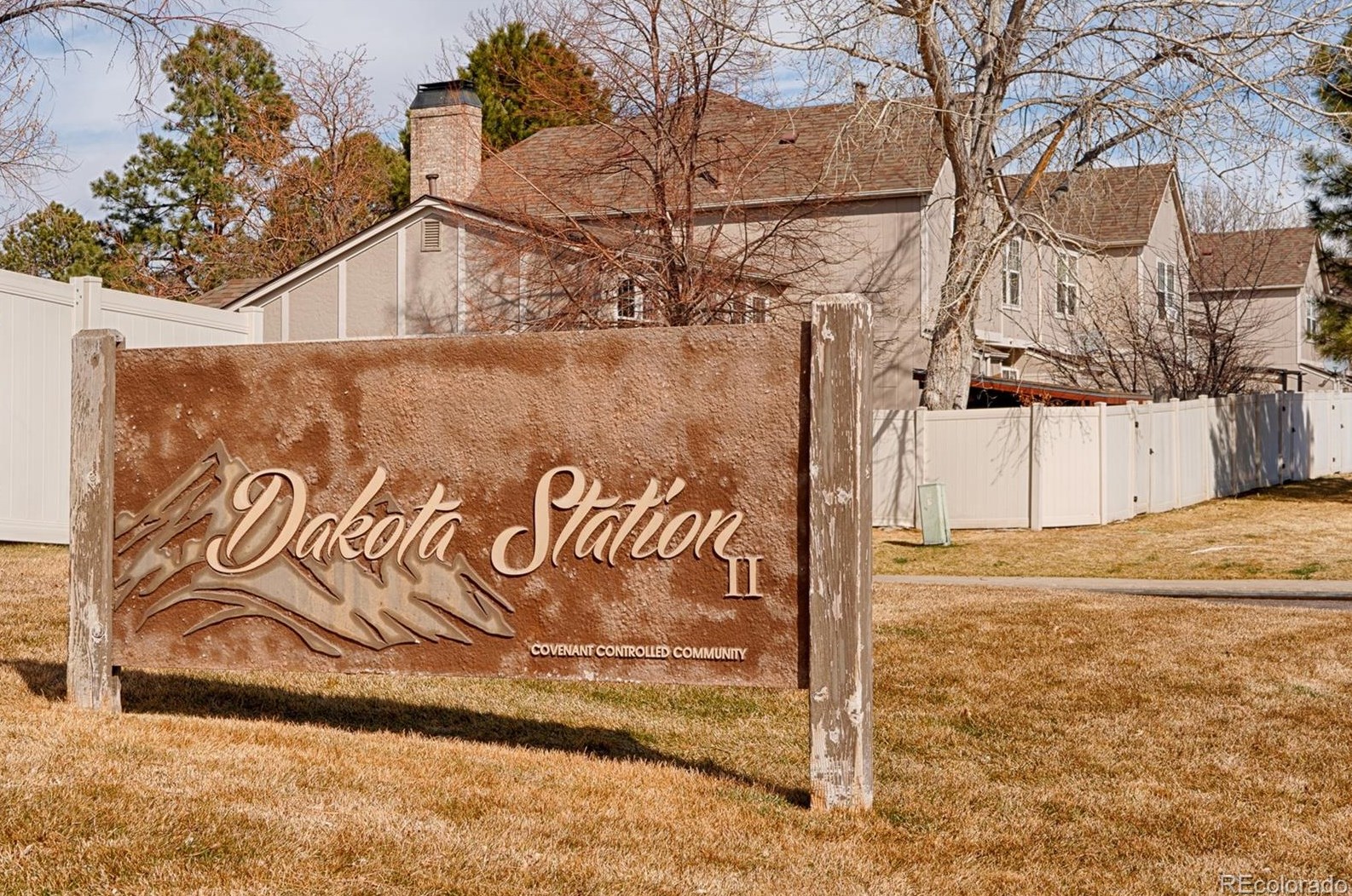 9633 Chatfield Ave, Littleton CO 80128-9201 exterior