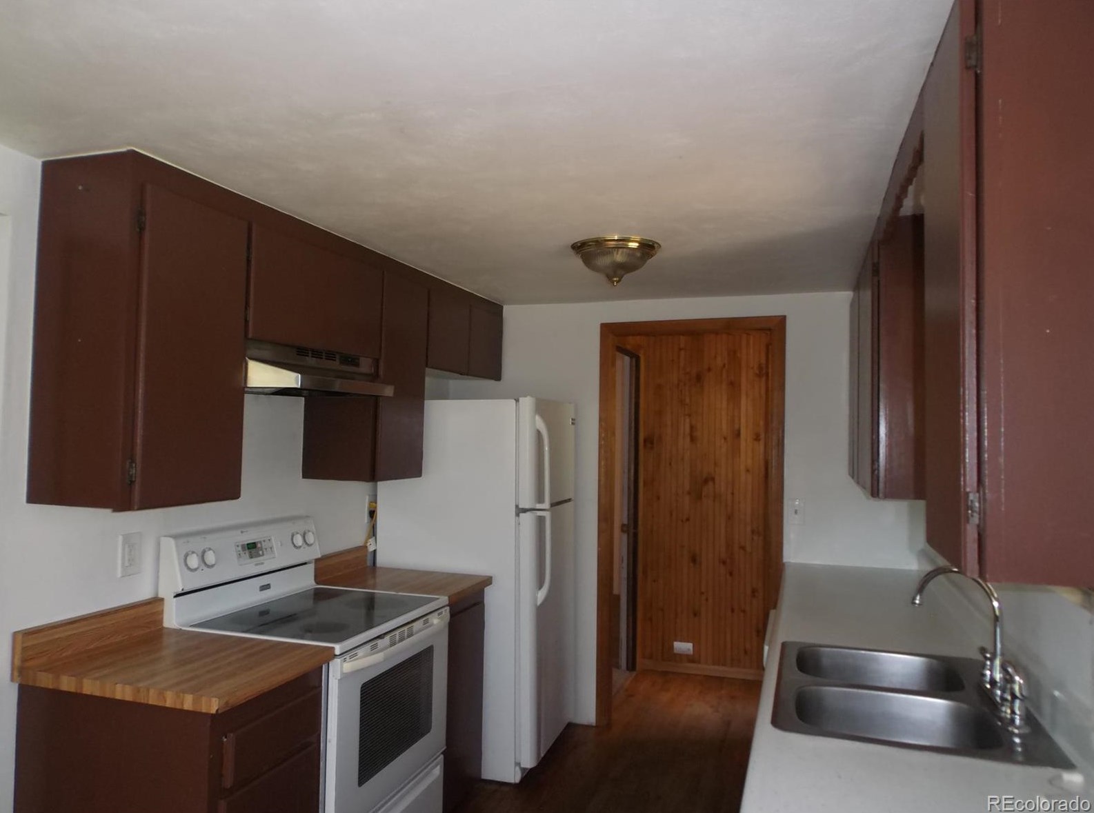 125 Lodge Pole Dr, Arvada CO  80422-8948 exterior