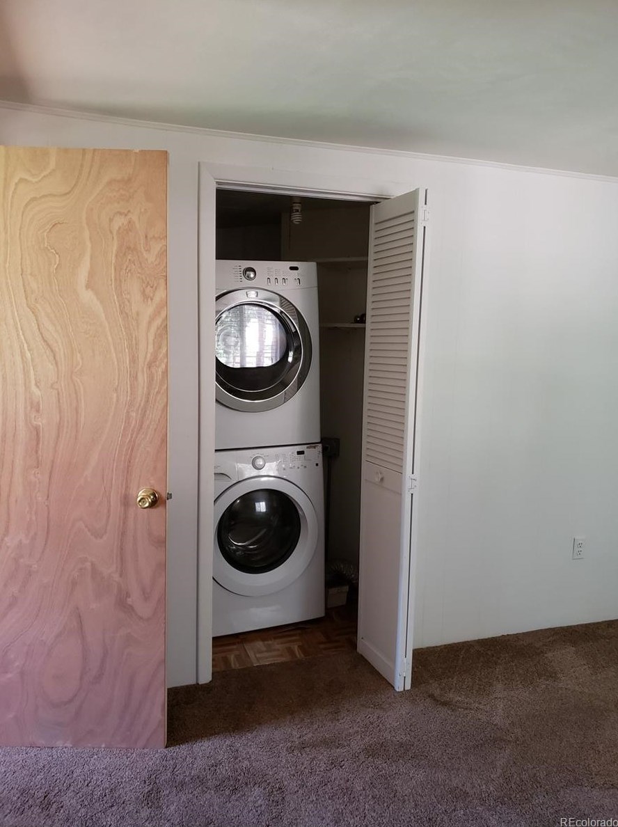 125 Lodge Pole Dr, Arvada CO  80422-8948 exterior