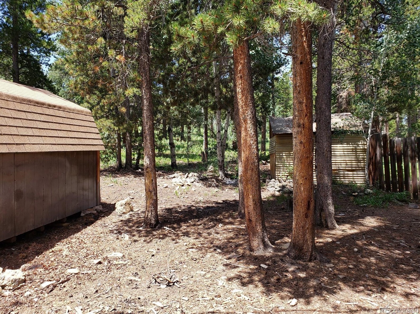 125 Lodge Pole Dr, Arvada CO  80422-8948 exterior