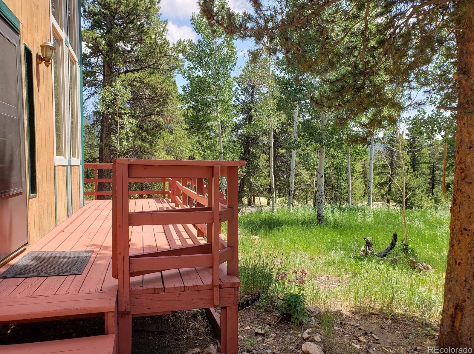 125 Lodge Pole Dr, Arvada CO  80422-8948 exterior