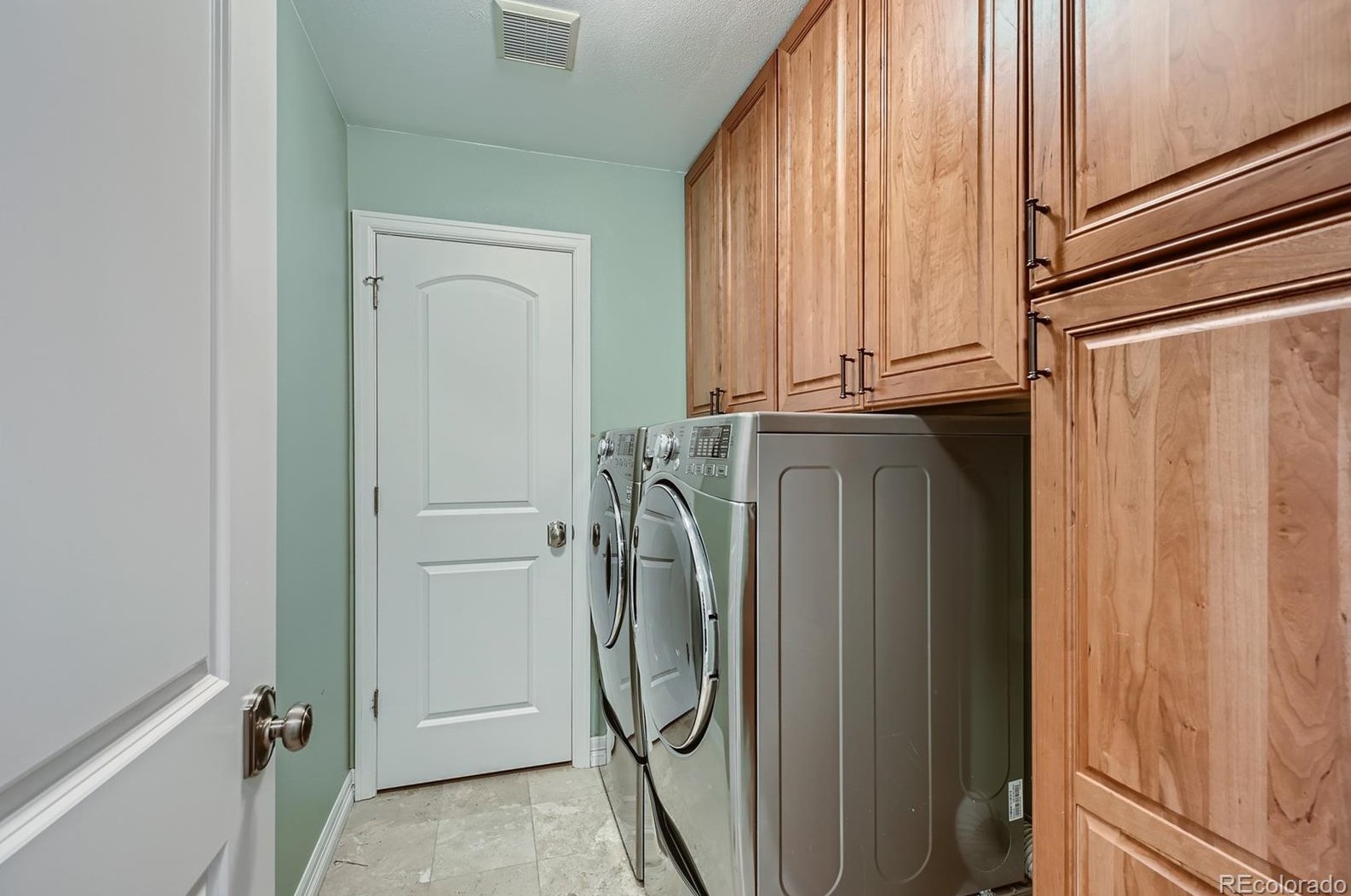 533 Sage Cir, Littleton CO 80126-2118 exterior