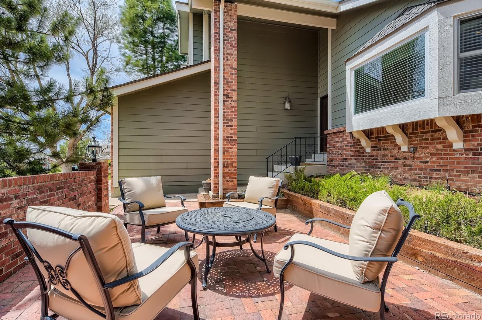 533 Sage Cir, Littleton, CO 80126-2120