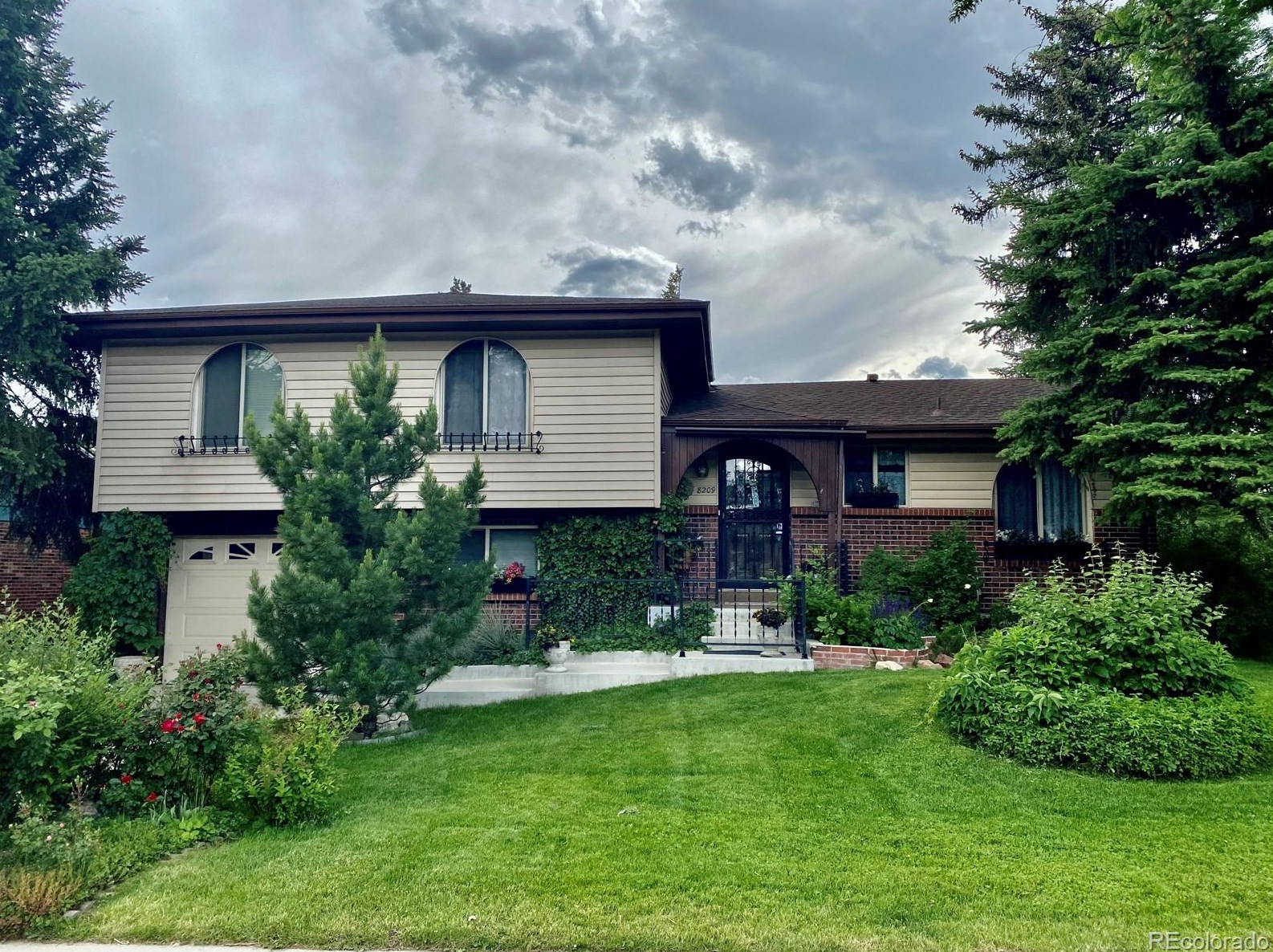 8209 Chase Dr, Arvada, CO 80003-1815