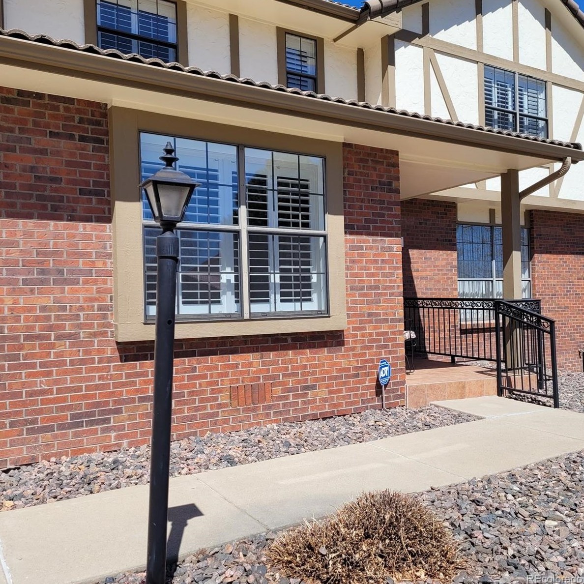 6131 W Pacific Cir, Aurora, CO 80227