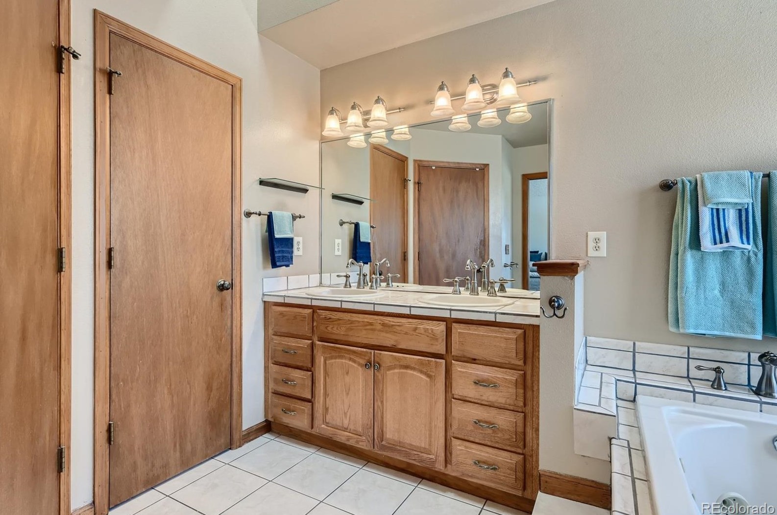 871 Kettle Ave, Littleton CO 80120-8002 exterior