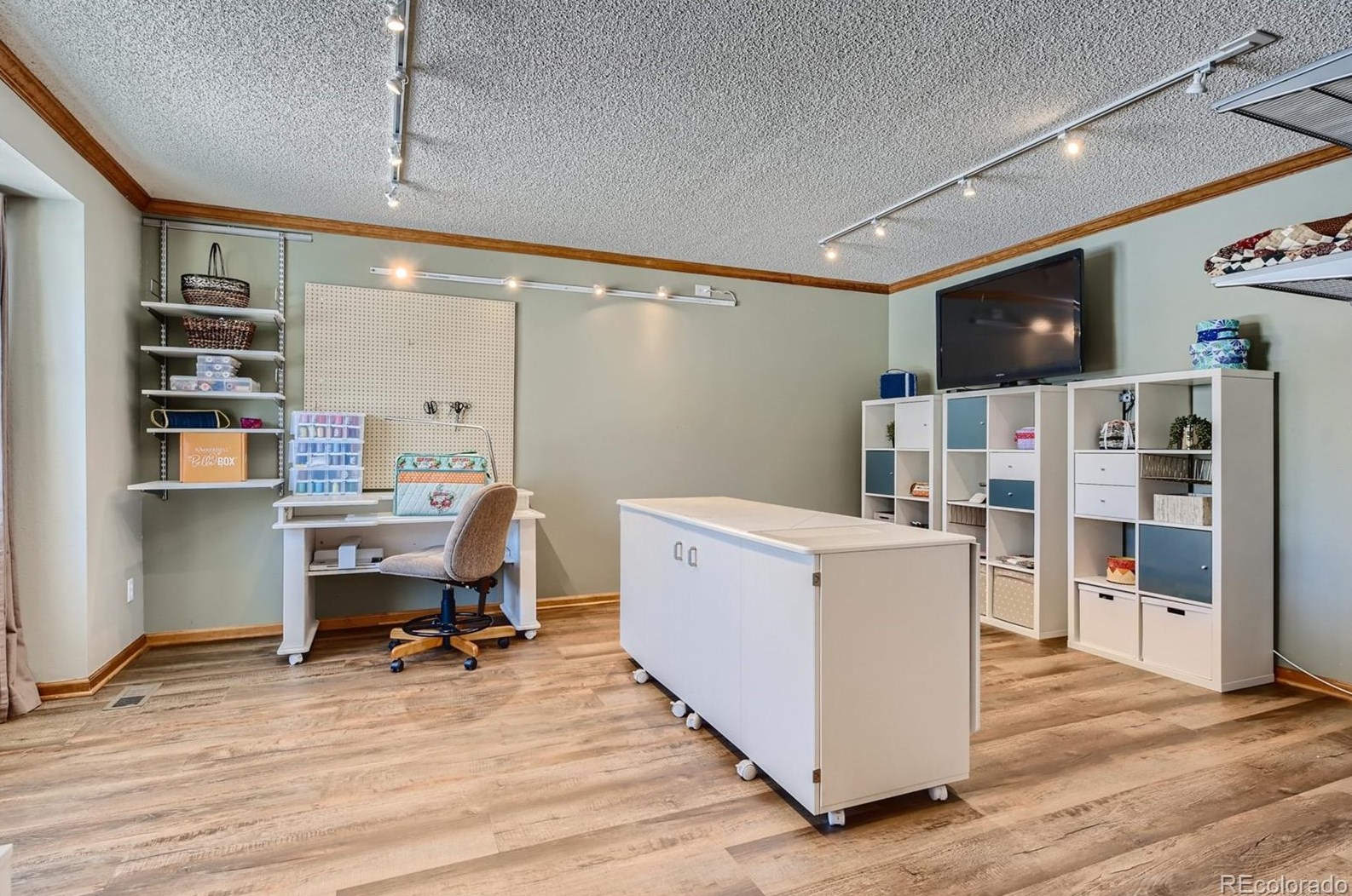 871 Kettle Ave, Littleton CO 80120-8002 exterior