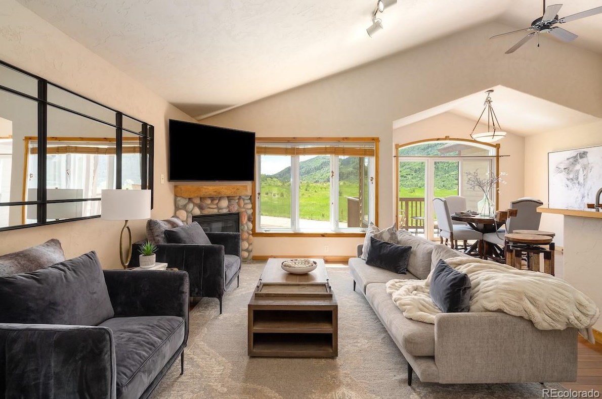 407 Parkview Dr, Steamboat Springs, CO 80487-3133