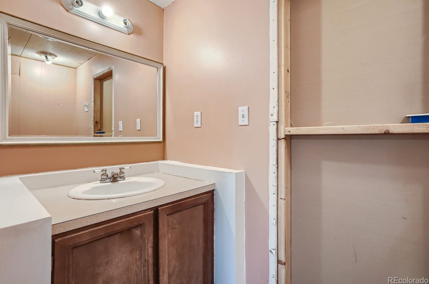 6705 Santa Fe Dr, Littleton CO 80120-2925 exterior