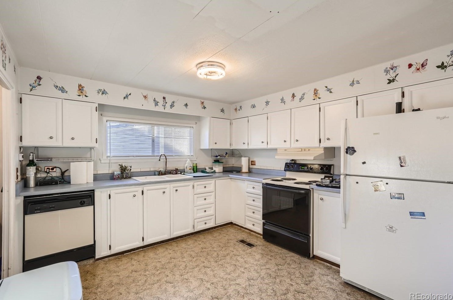 6705 Santa Fe Dr, Littleton CO 80120-2925 exterior