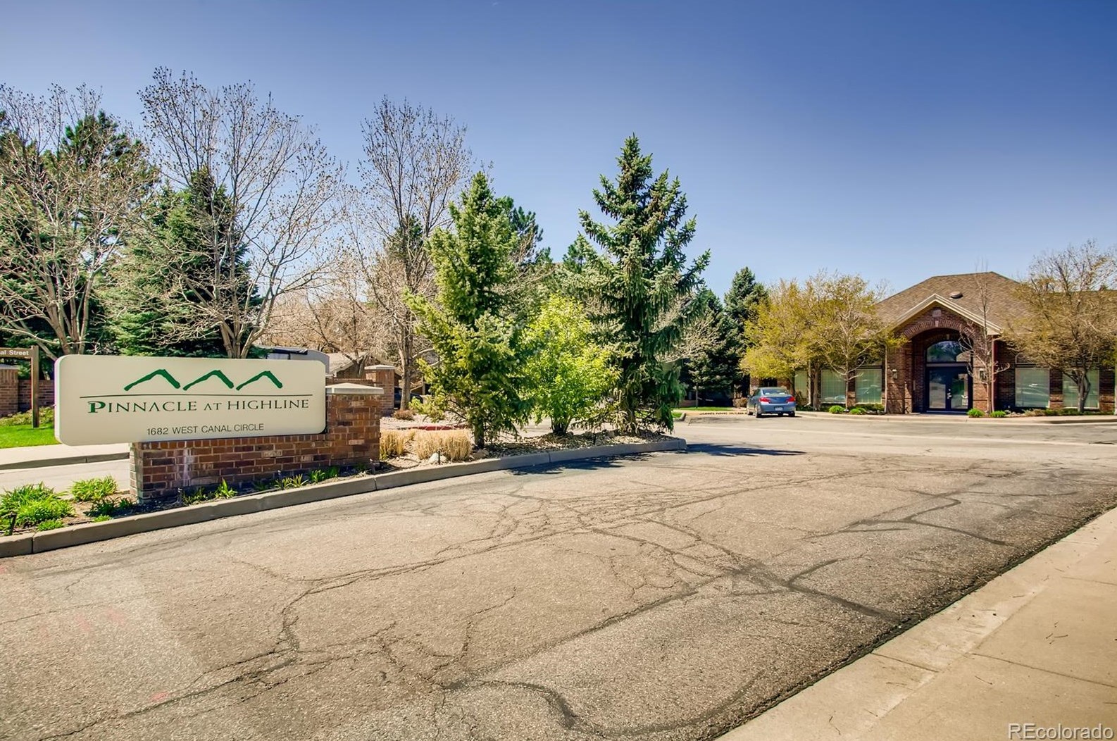 1632 Canal Cir, Littleton CO  80120-4549 exterior