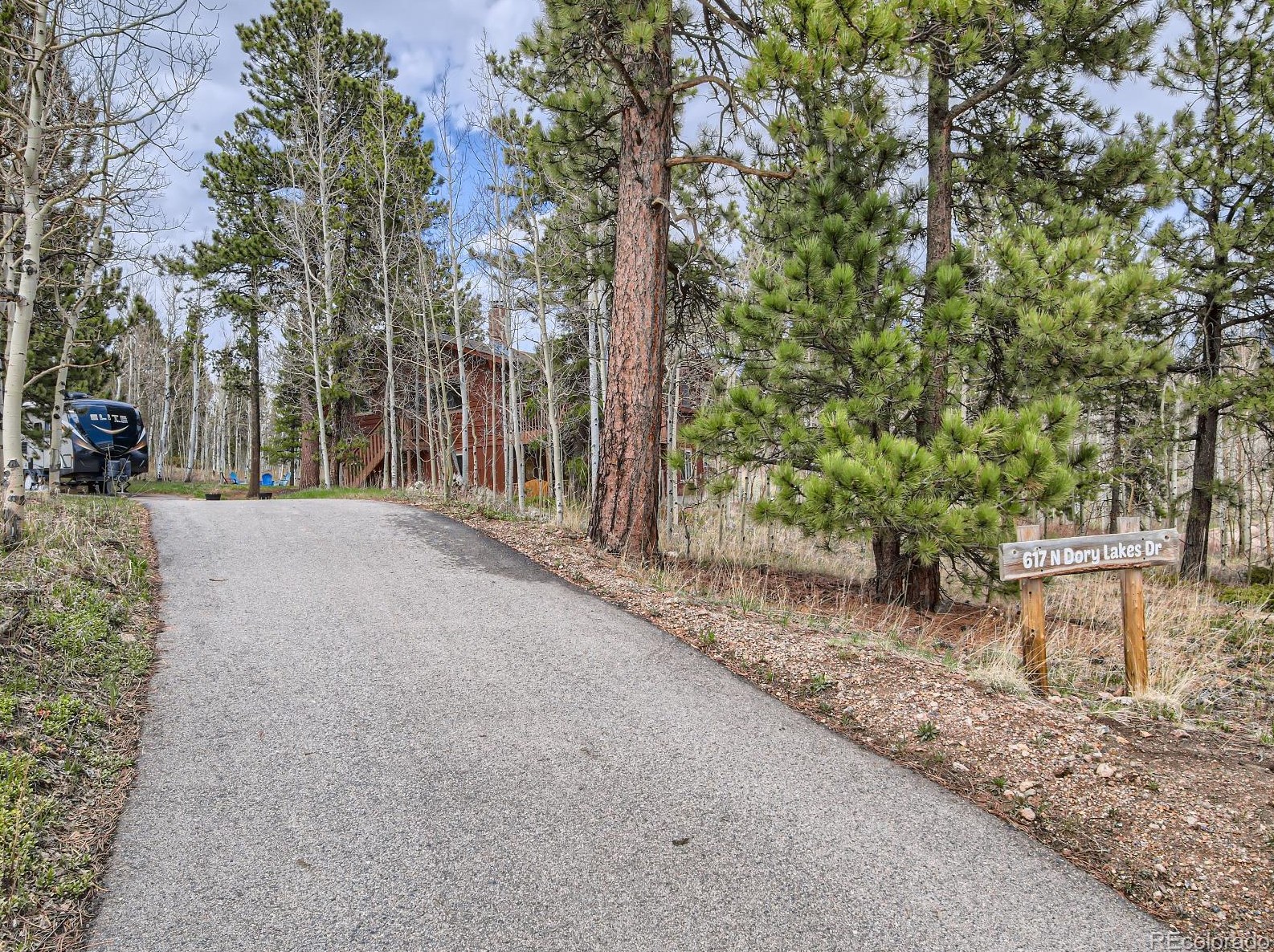 617 Dory Lakes Dr, Arvada, CO 80422-8915