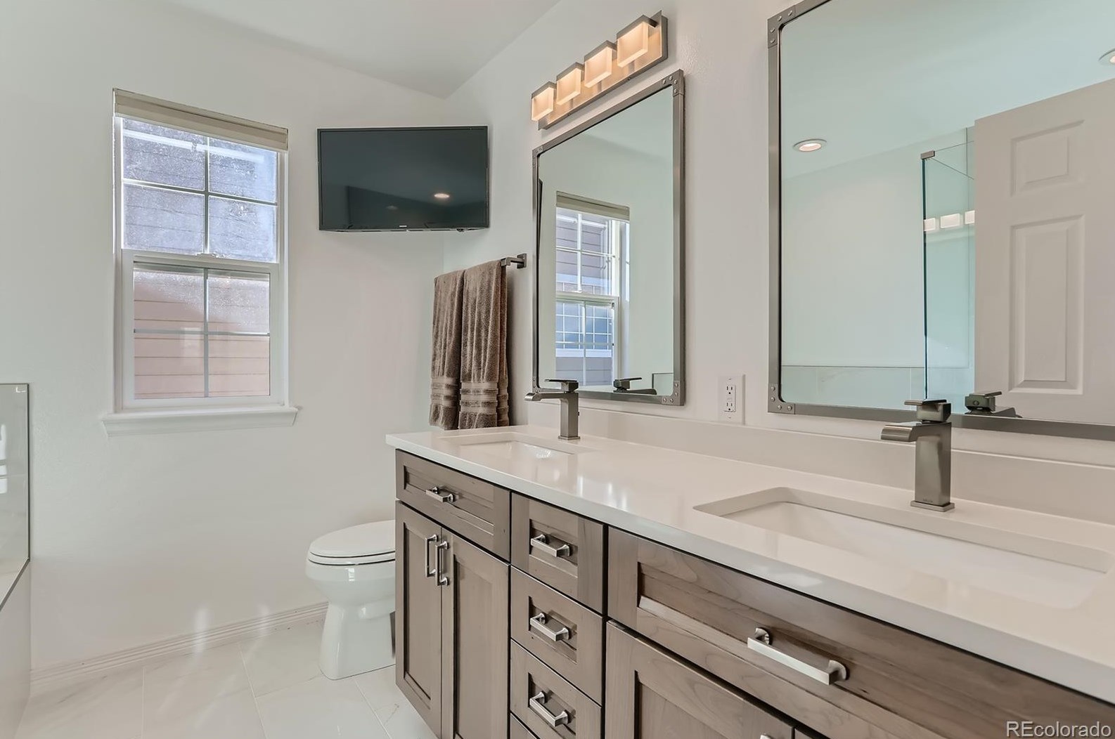 9615 Silverberry Cir, Littleton CO 80129-6272 exterior