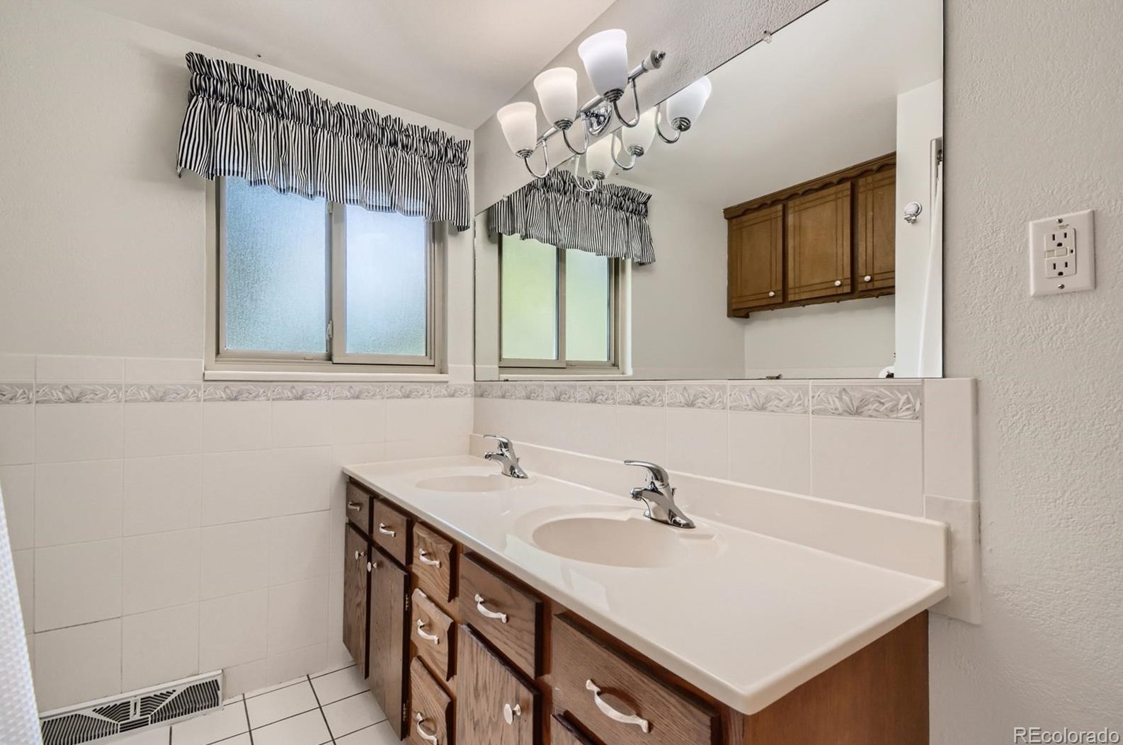 7264 Walden Dr, Littleton CO 80128-5466 exterior