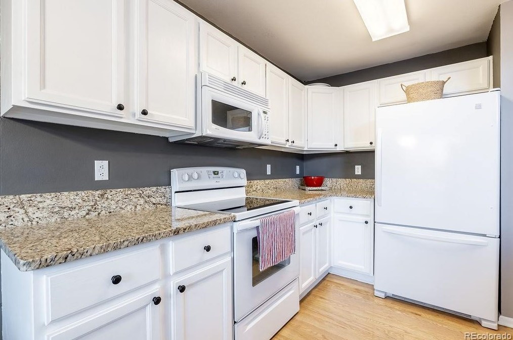 9725 Canberra Ct, Littleton CO 80130-7161 exterior