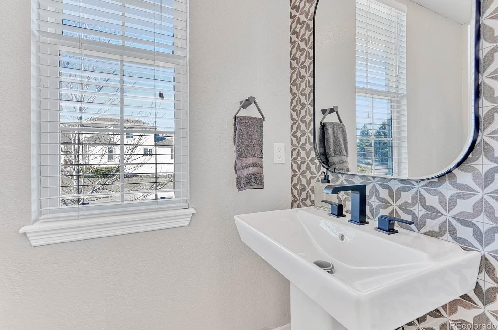 555 Leicester Ln, Castle Rock CO 80108-3475 exterior