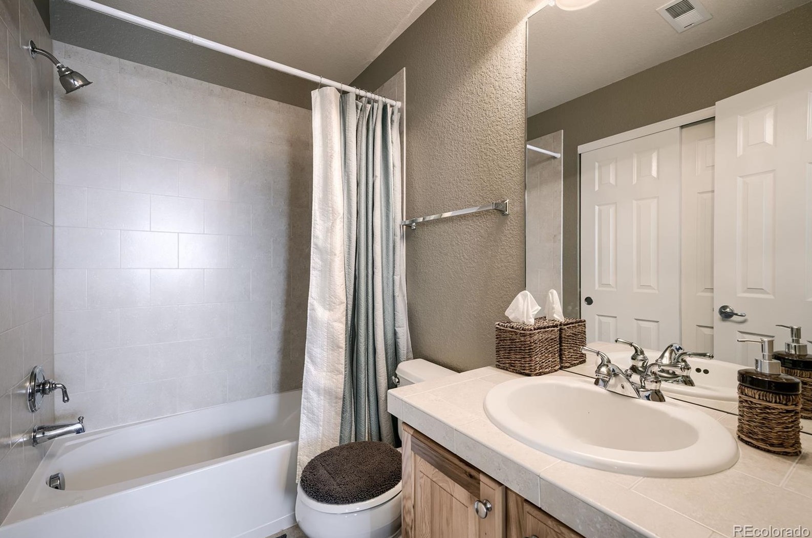 10536 Stable Ln, Littleton CO 80125-7956 exterior