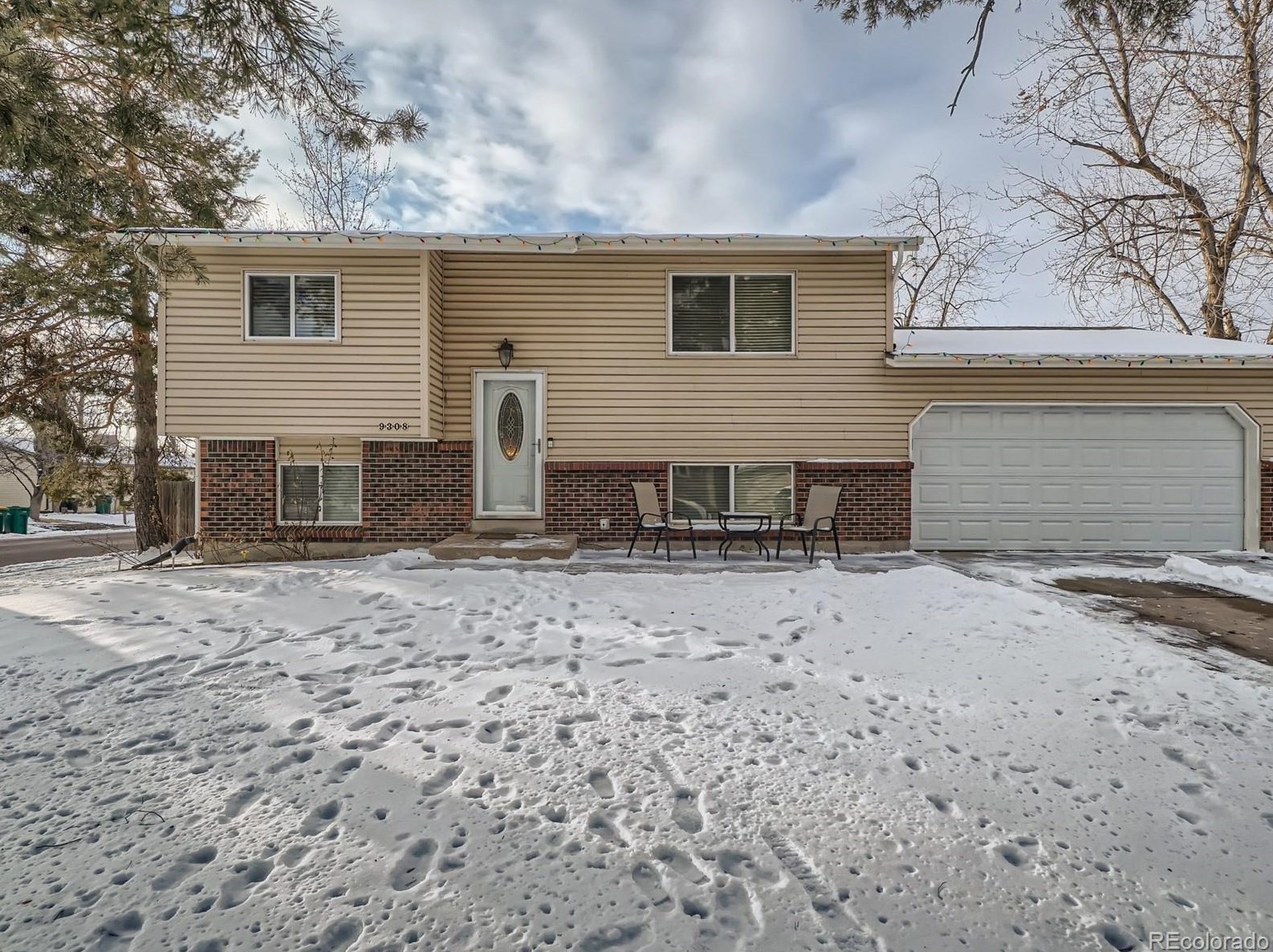 9308 Lake Dr, Littleton, CO 80123-3435