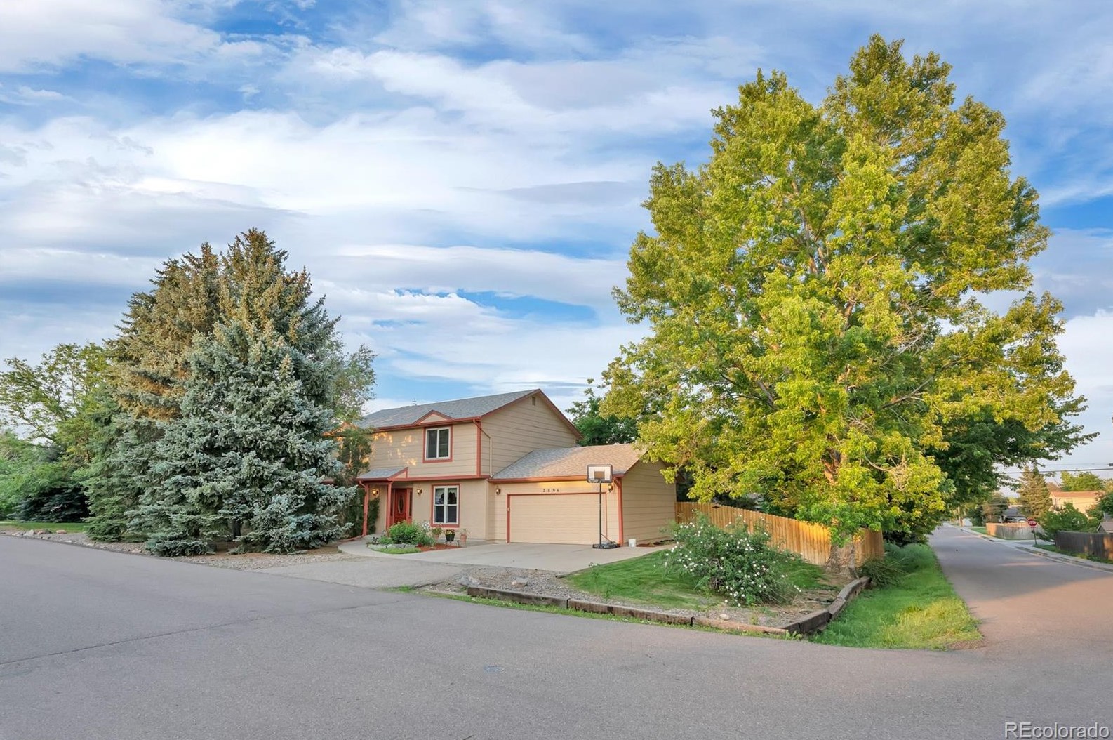 7896 Dover St, Littleton, CO 80128-5245