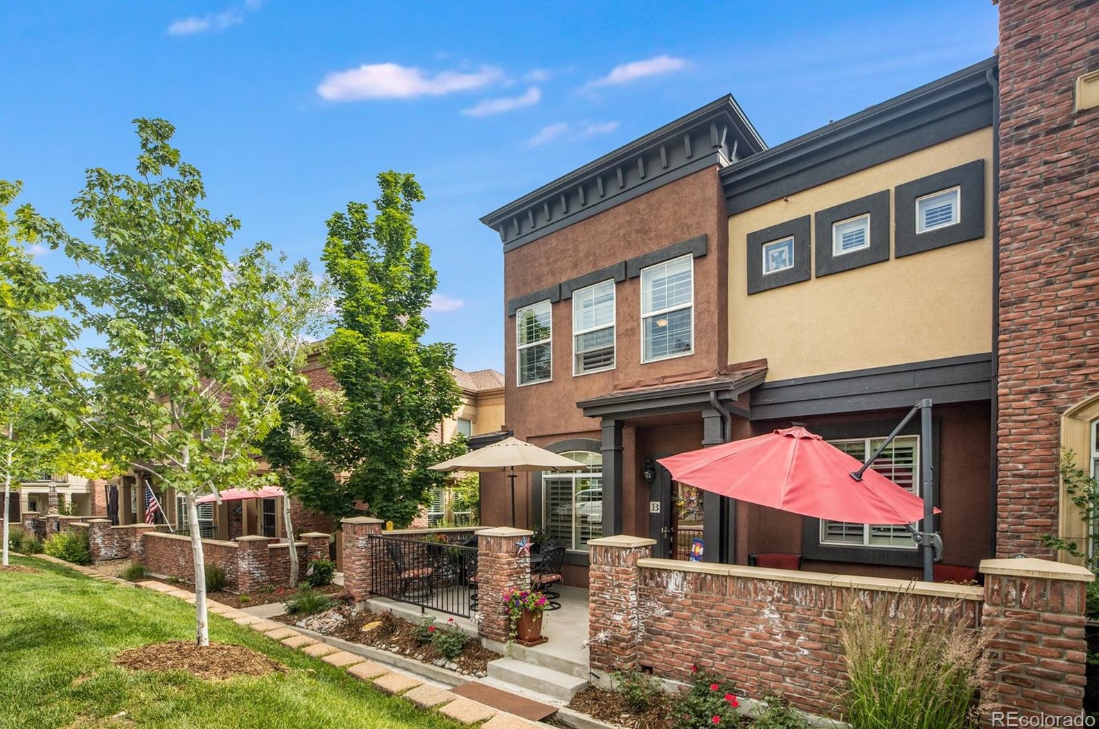 9486 Cedarhurst Ln, Littleton, CO 80129-2592