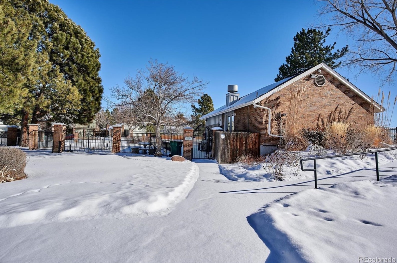 8032 Fld Ct, Arvada CO  80005-1560 exterior
