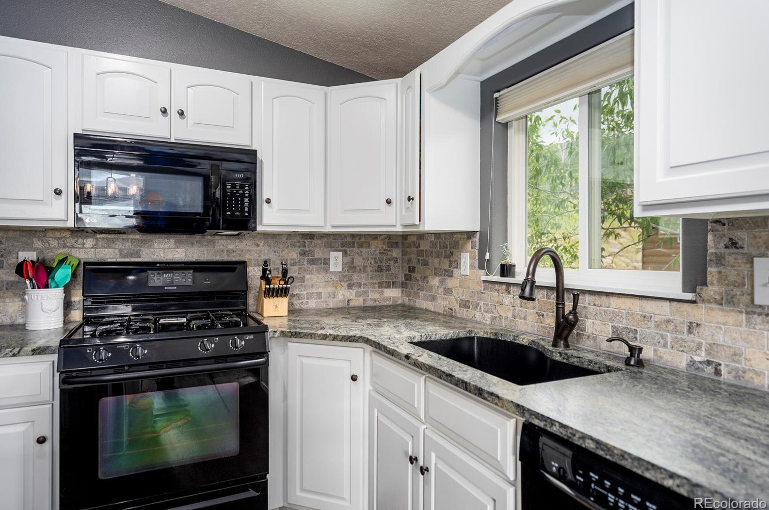 1484 Conestoga Cir, Steamboat Springs CO 80487-4945 exterior