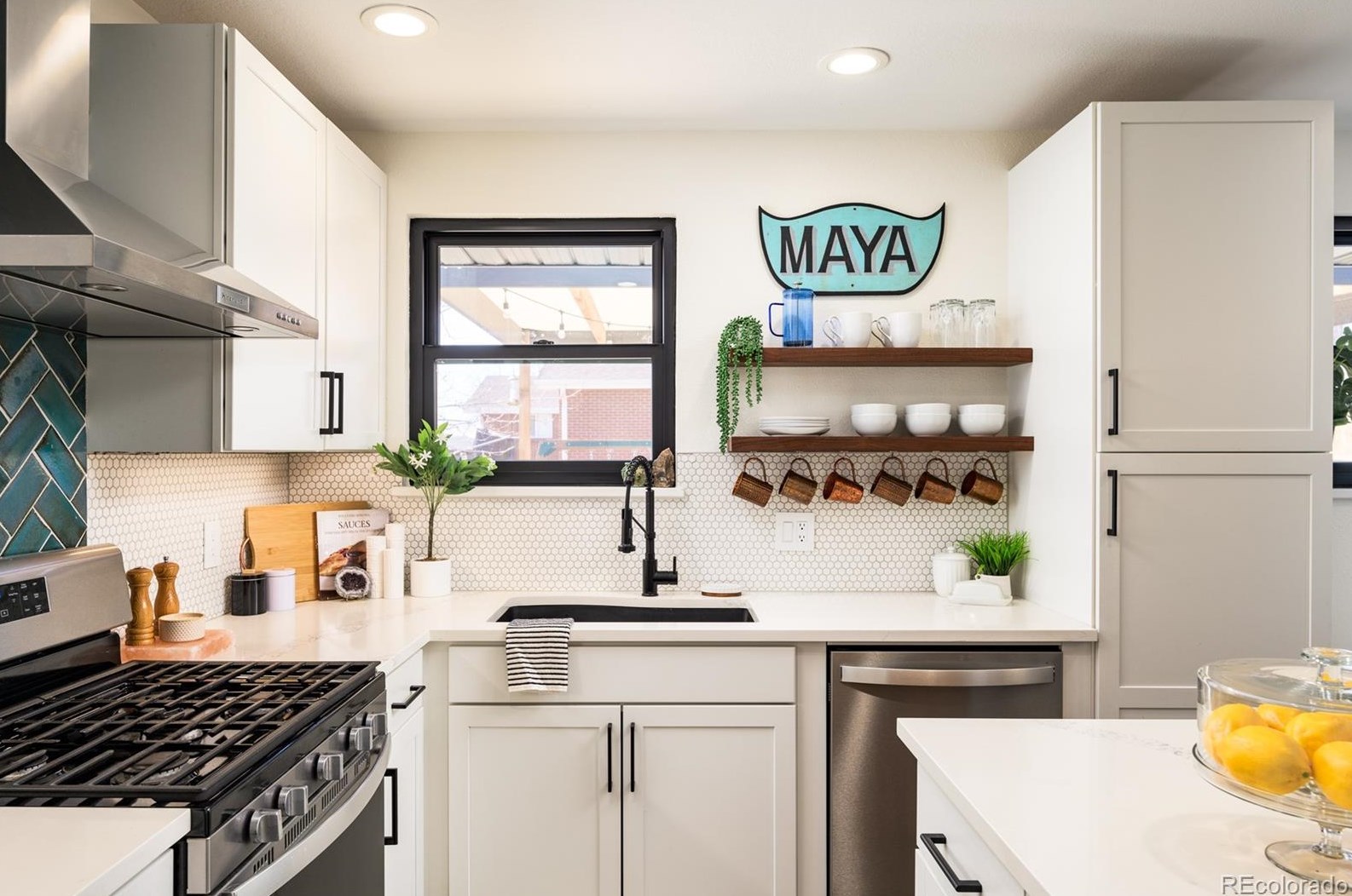 6572 Benton Cir, Arvada CO  80003-4734 exterior