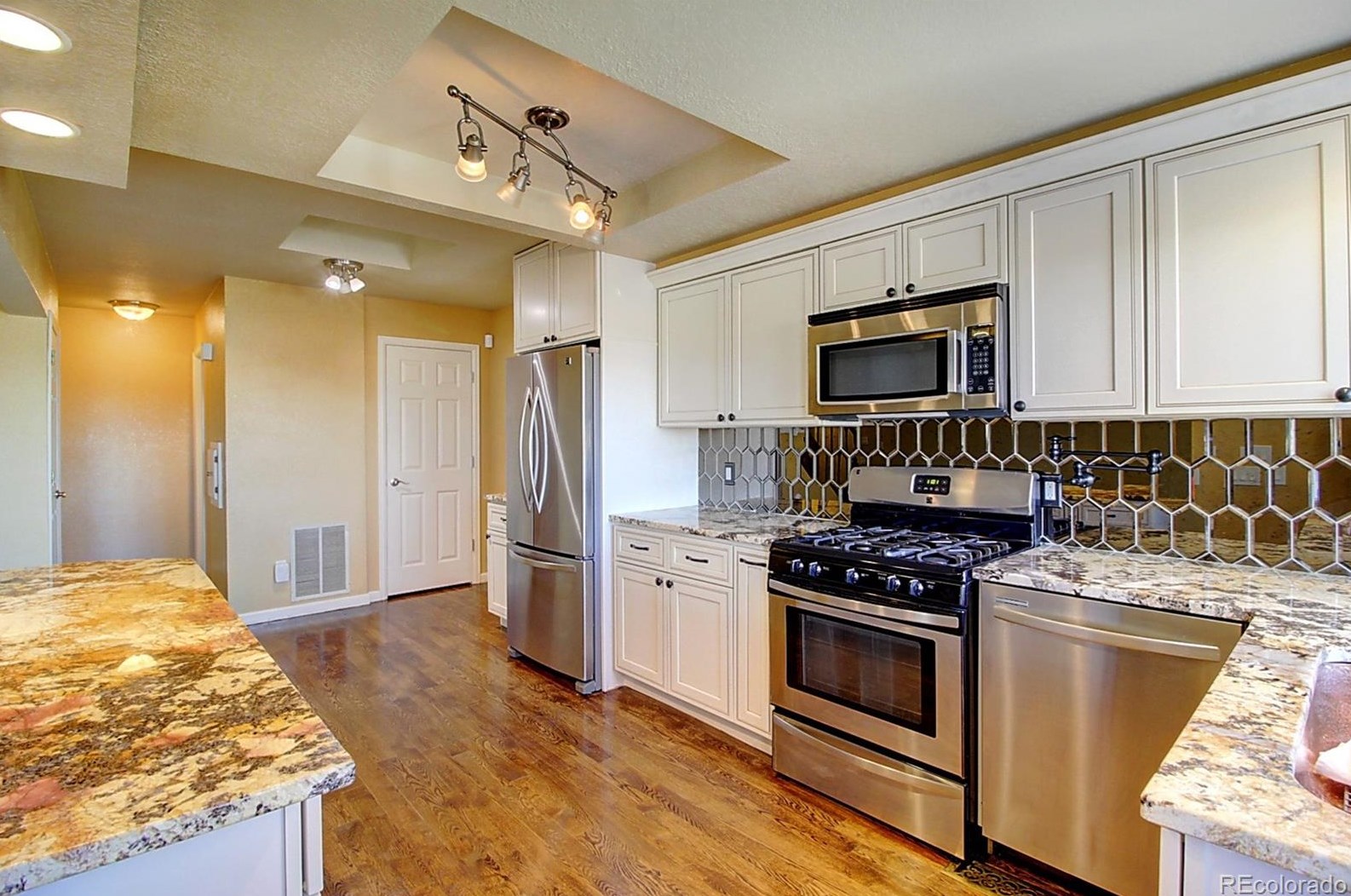 3138 Long Cir, Littleton CO 80122-3336 exterior