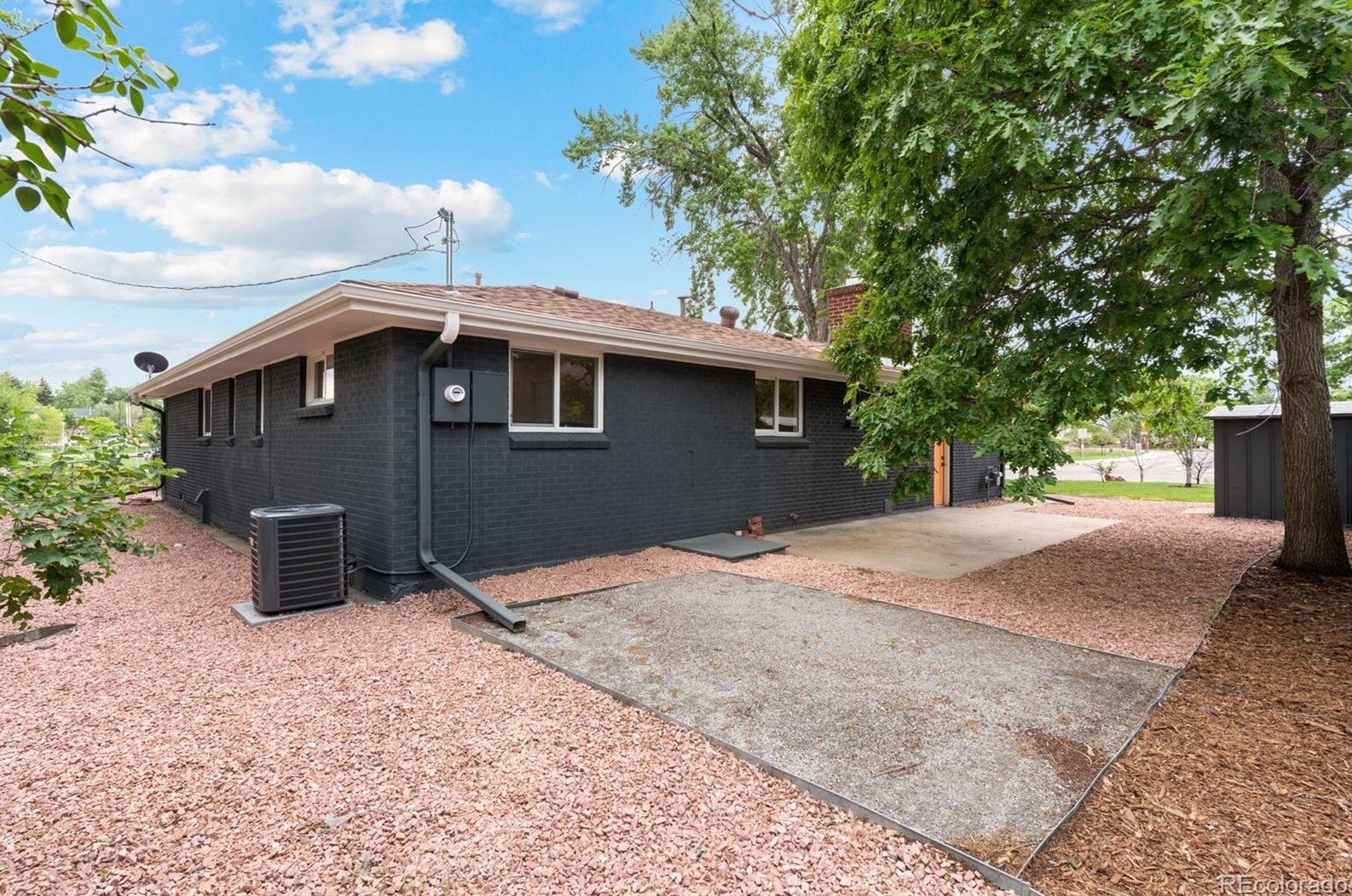 9055 Brk Dr, Arvada CO  80004-5319 exterior