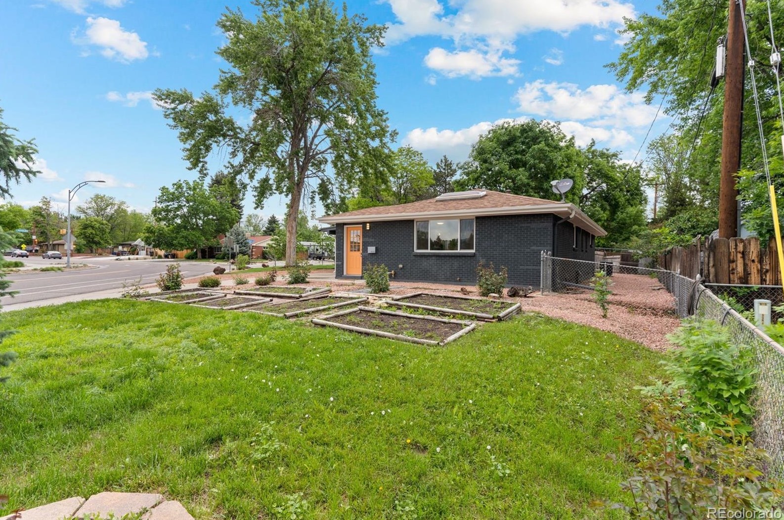9055 Brooks Dr, Arvada CO  80004-5381 exterior