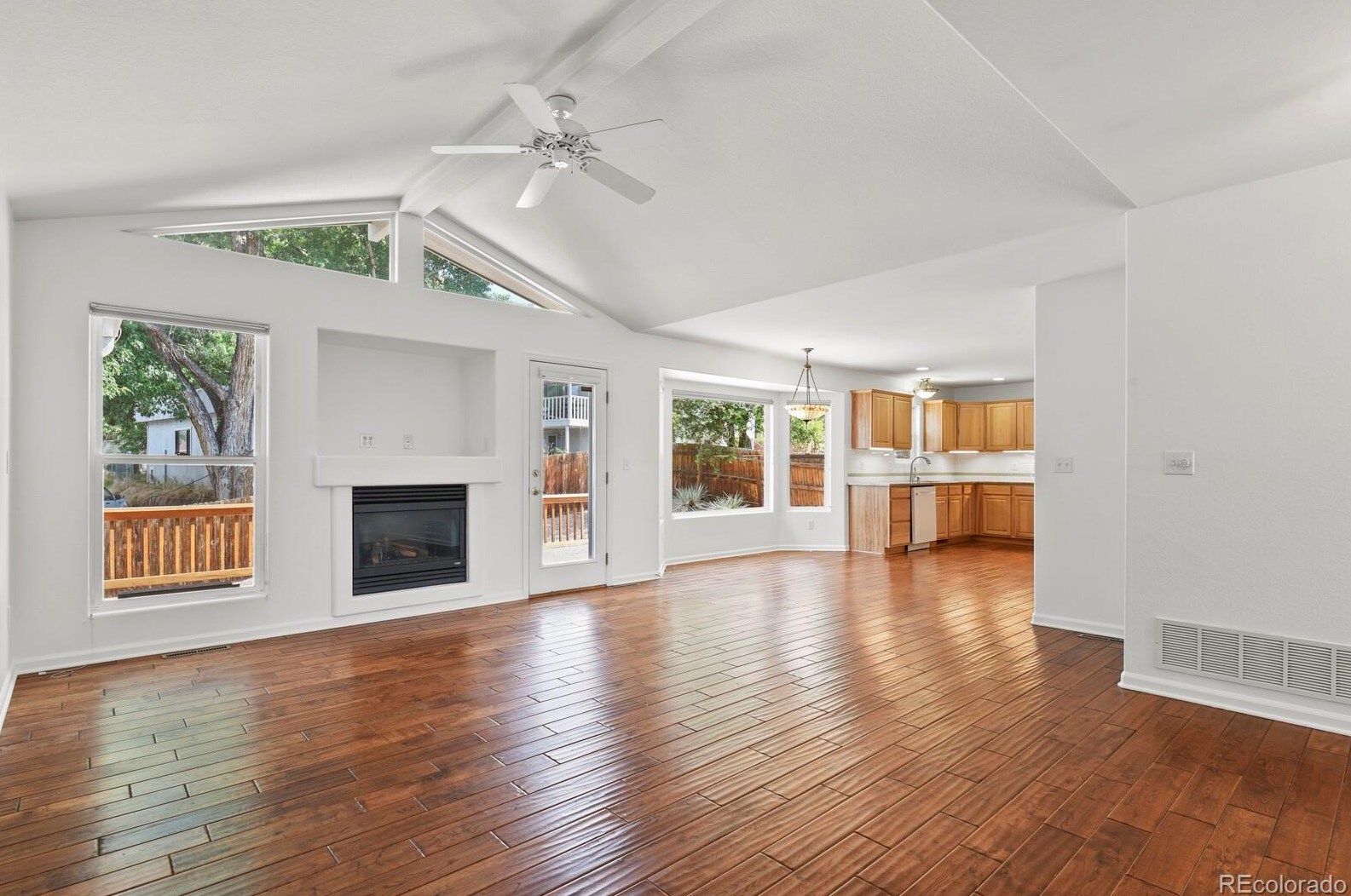 652 6th St, Castle Rock, CO 80104-2542
