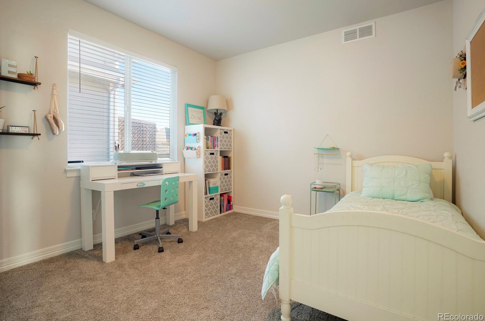 10215 Dogwood St, Longmont CO  80504-6740 exterior