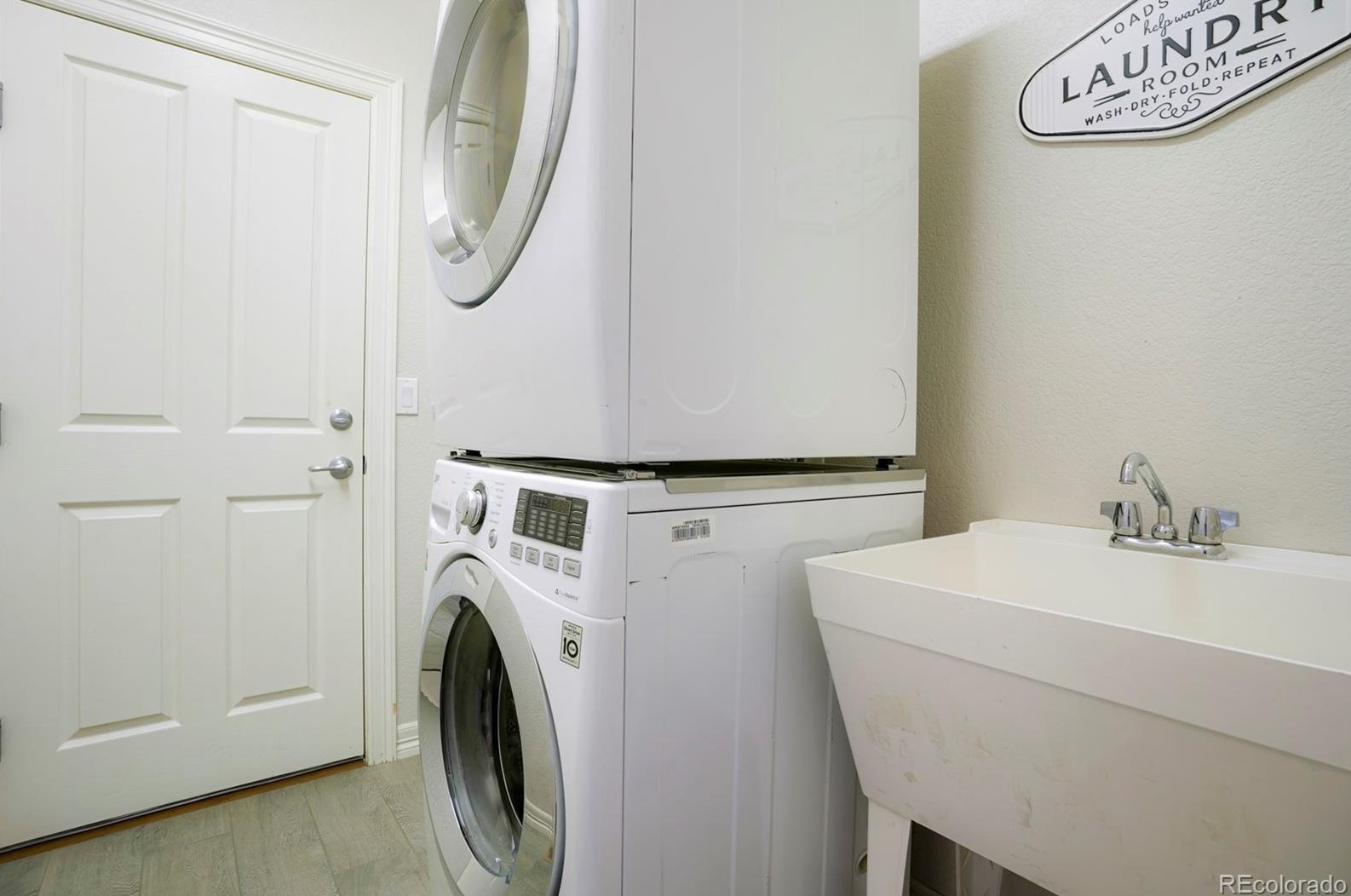 10215 Dogwood St, Longmont CO  80504-6740 exterior